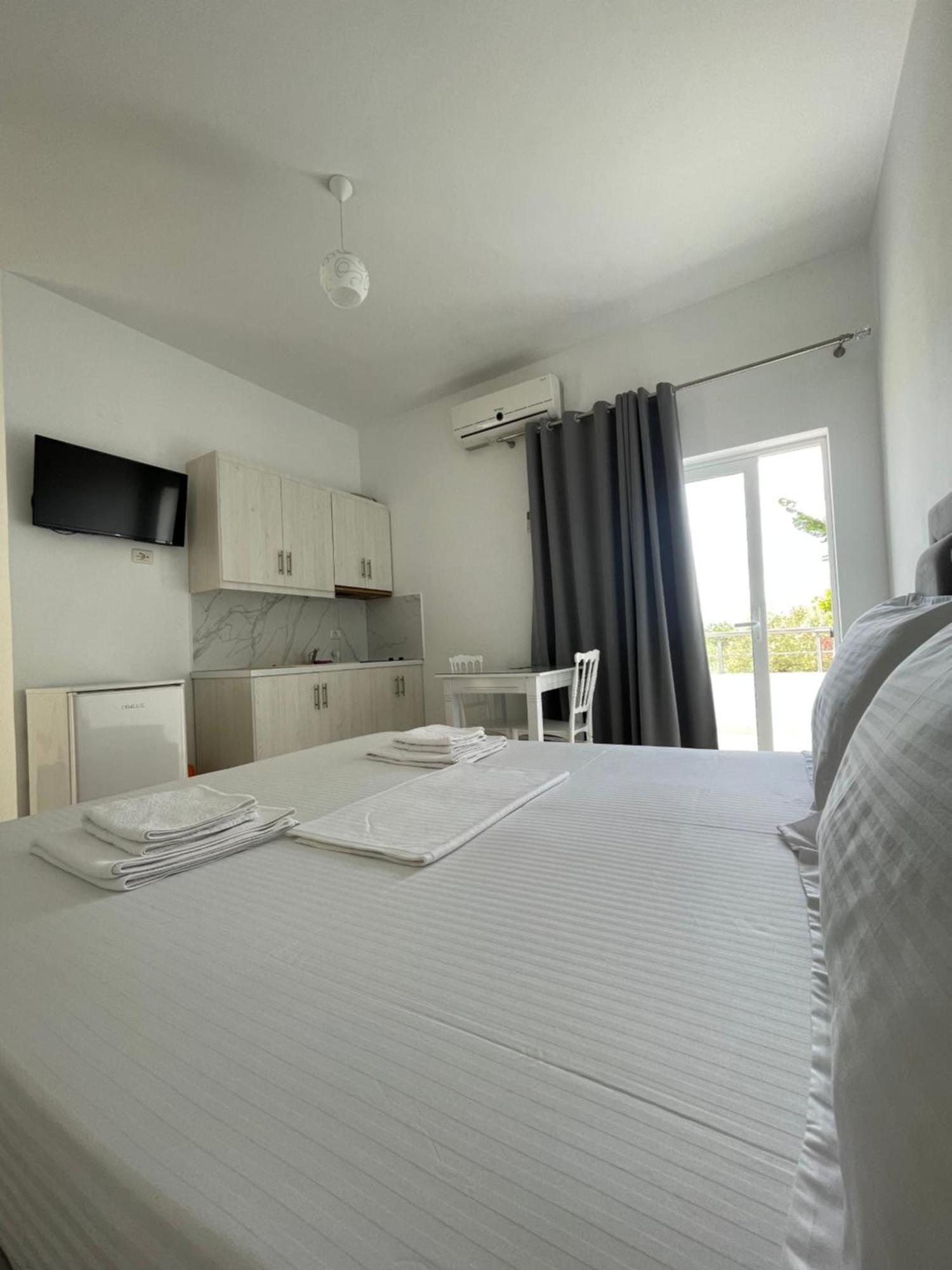 Joni Apartments Ksamil Esterno foto