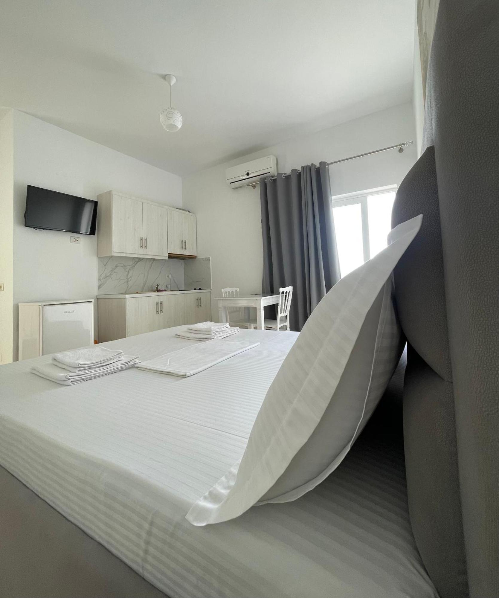 Joni Apartments Ksamil Esterno foto